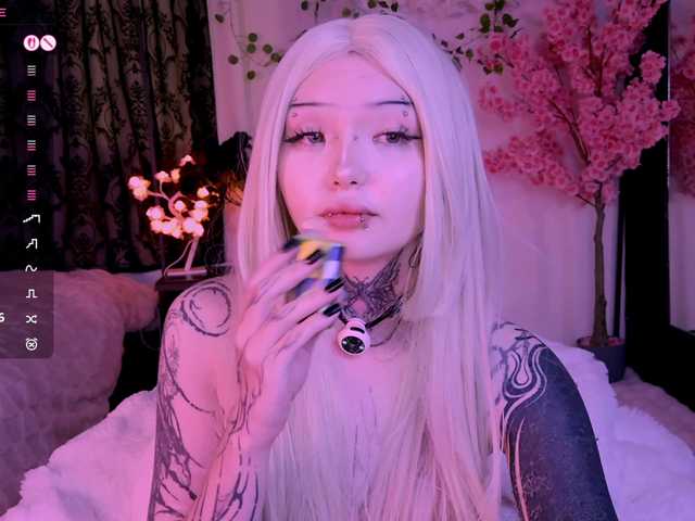 Leinbone's BongaCams show and profile