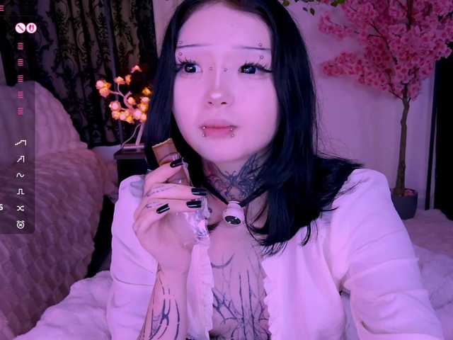 Leinbone's BongaCams show and profile