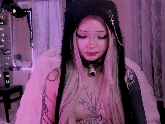 Leinbone's BongaCams show and profile