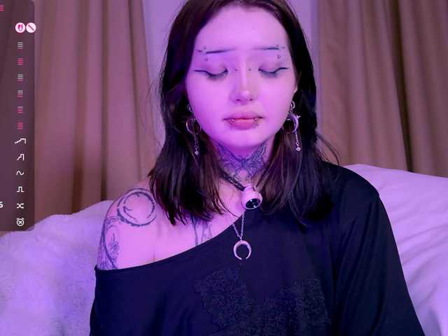 Leinbone's BongaCams show and profile