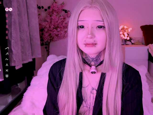 Leinbone's BongaCams show and profile