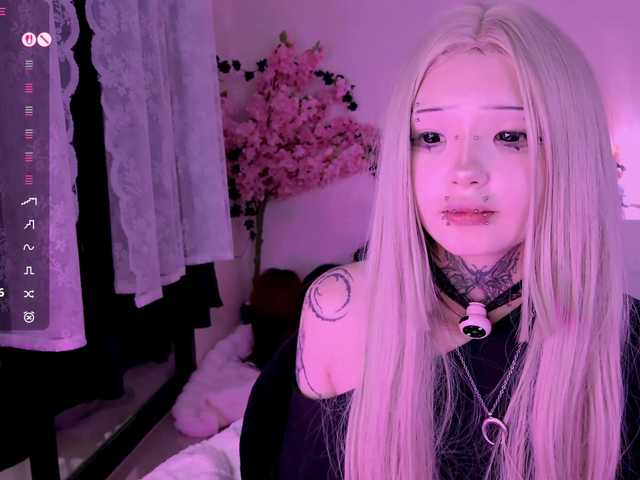 Leinbone's BongaCams show and profile