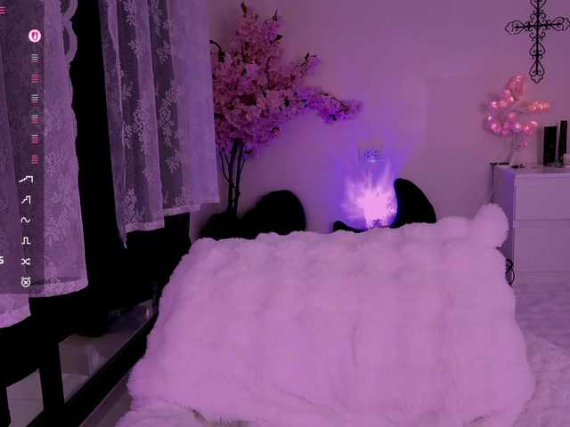 Leinbone's BongaCams show and profile