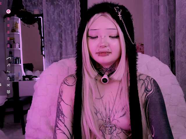 Leinbone's BongaCams show and profile