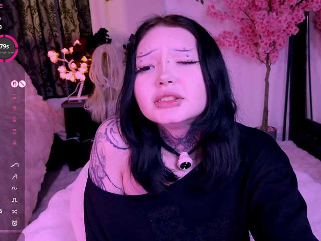 Leinbone's BongaCams show and profile