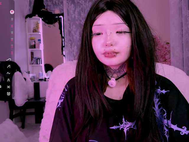 Leinbone's BongaCams show and profile