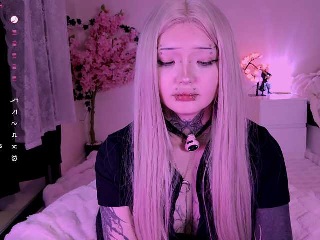 Leinbone's BongaCams show and profile