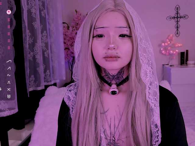 Leinbone's BongaCams show and profile