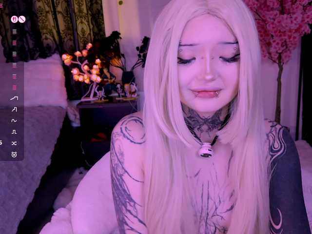 Leinbone's BongaCams show and profile