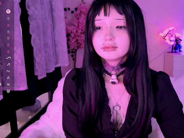 Leinbone's BongaCams show and profile