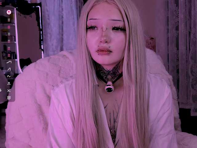 Leinbone's BongaCams show and profile