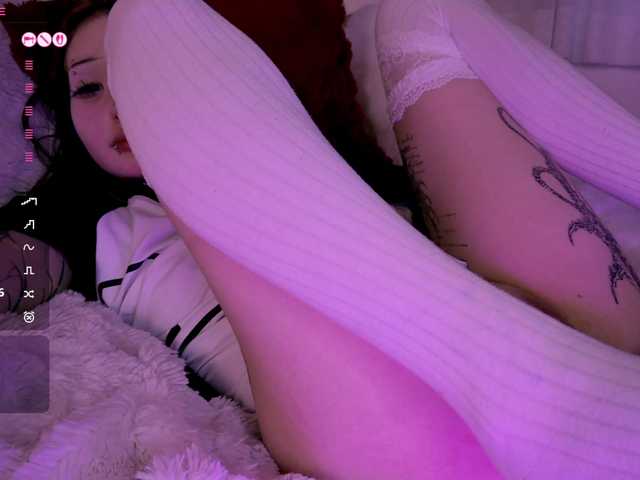 Leinbone's BongaCams show and profile