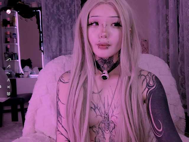 Leinbone's BongaCams show and profile