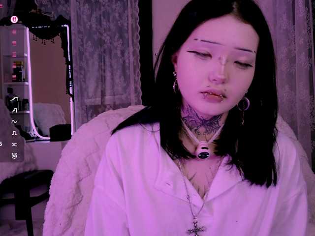 Leinbone's BongaCams show and profile