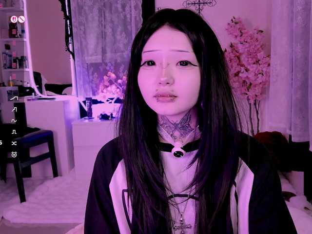 Leinbone's BongaCams show and profile