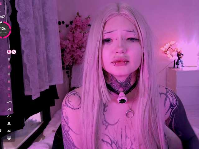 Leinbone's BongaCams show and profile