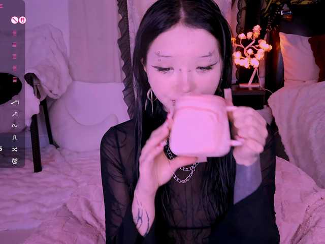 Leinbone's BongaCams show and profile