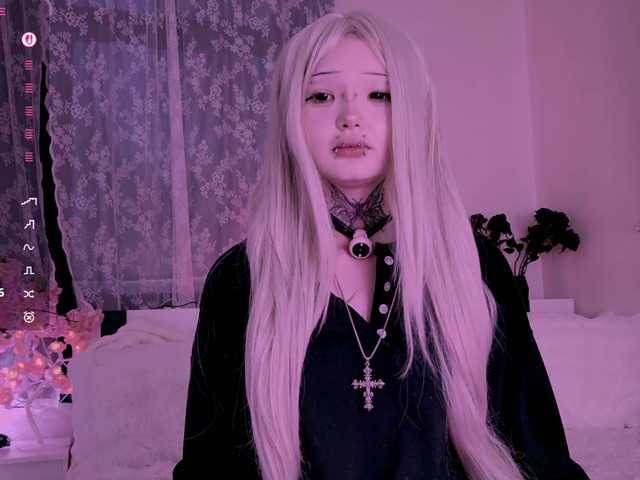 Leinbone's BongaCams show and profile