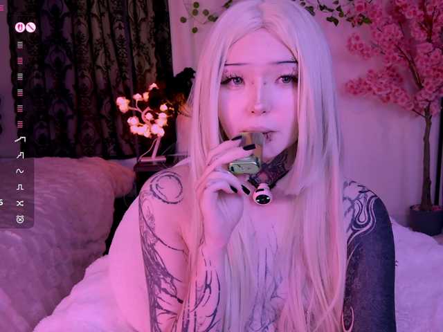 Leinbone's BongaCams show and profile