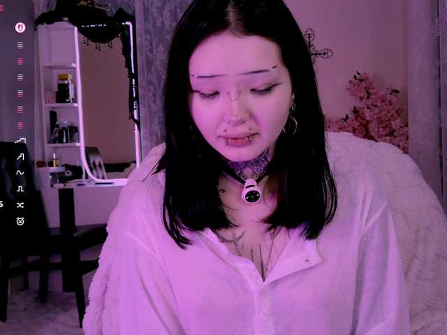 Leinbone's BongaCams show and profile