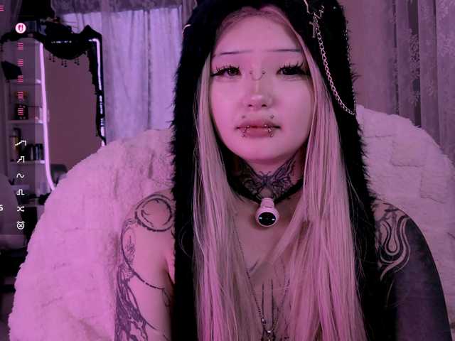 Leinbone's BongaCams show and profile