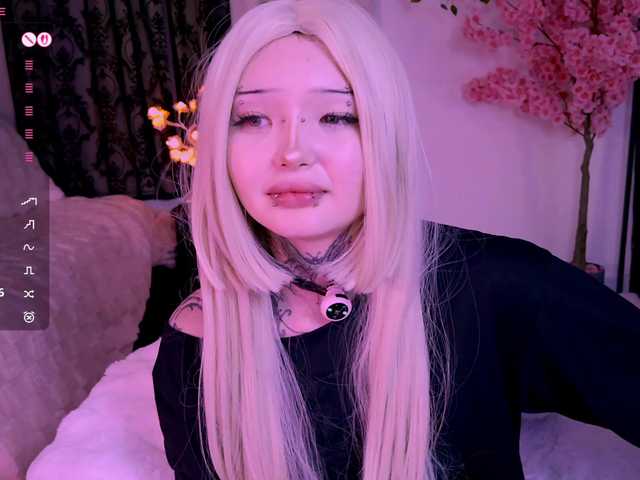 Leinbone's BongaCams show and profile