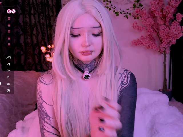 Leinbone's BongaCams show and profile