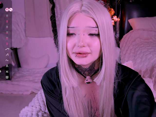 Leinbone's BongaCams show and profile