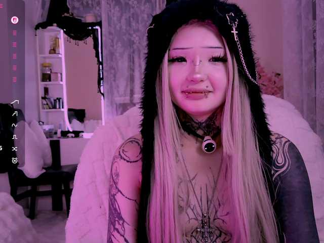 Leinbone's BongaCams show and profile