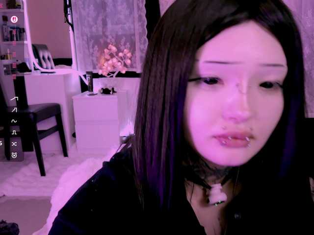 Leinbone's BongaCams show and profile