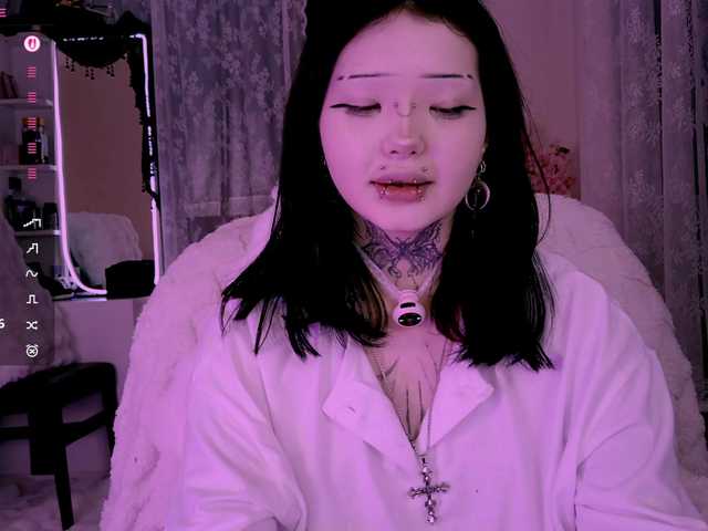 Leinbone's BongaCams show and profile