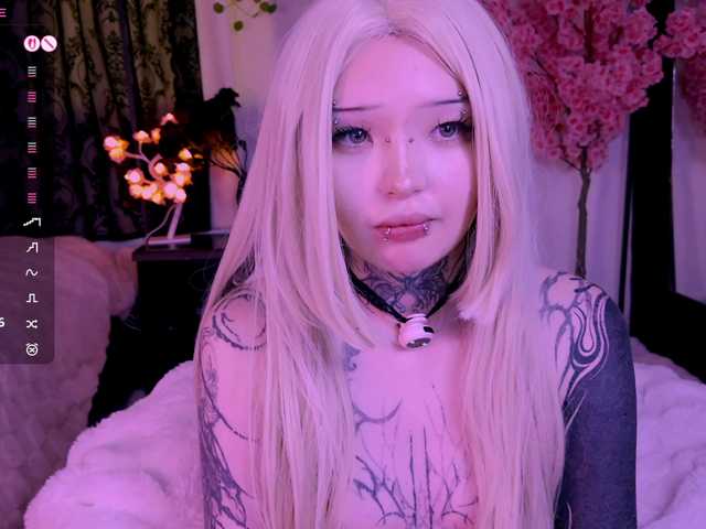 Leinbone's BongaCams show and profile