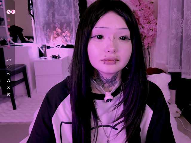 Leinbone's BongaCams show and profile