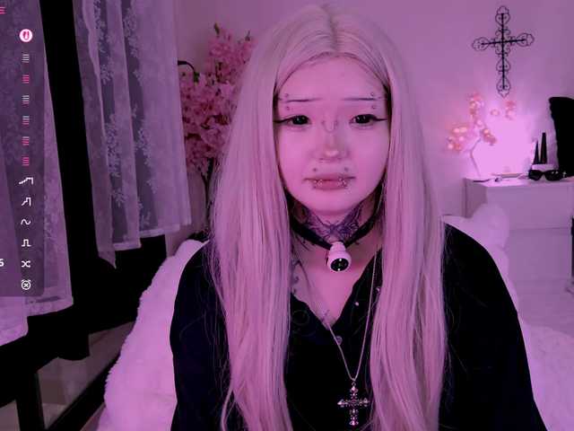 Leinbone's BongaCams show and profile