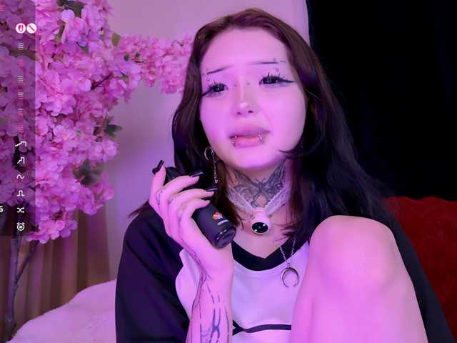 Leinbone's BongaCams show and profile