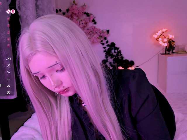 Leinbone's BongaCams show and profile