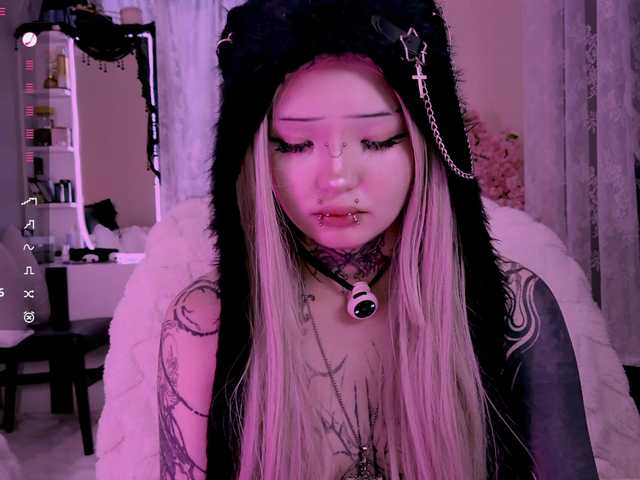 Leinbone's BongaCams show and profile