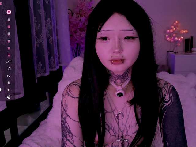 Leinbone's BongaCams show and profile