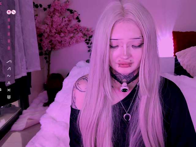 Leinbone's BongaCams show and profile