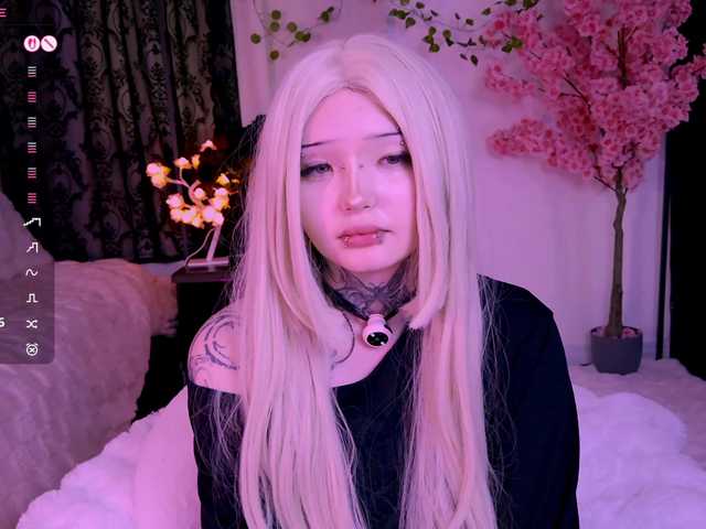 Leinbone's BongaCams show and profile