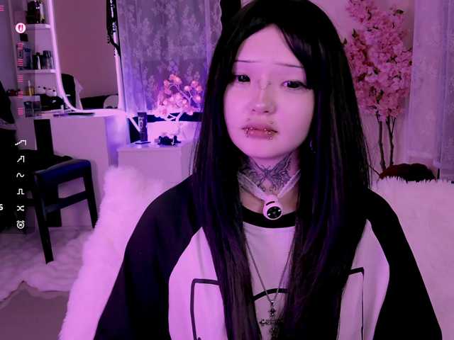 Leinbone's BongaCams show and profile