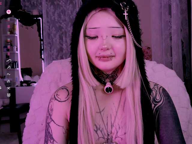 Leinbone's BongaCams show and profile