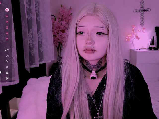 Leinbone's BongaCams show and profile