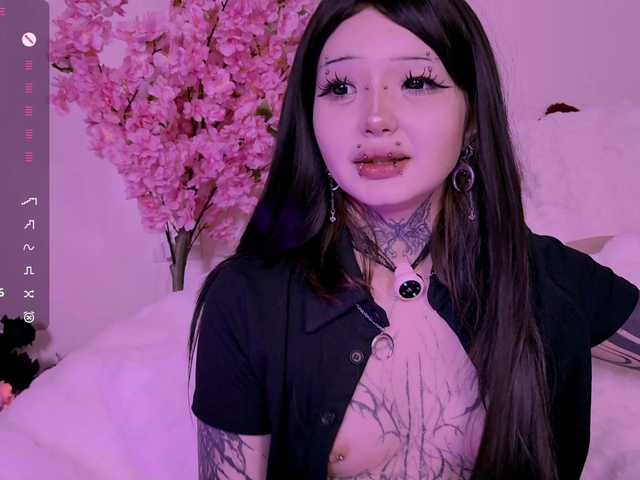 Leinbone's BongaCams show and profile