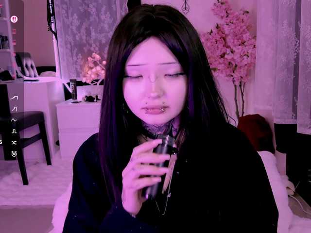 Leinbone's BongaCams show and profile