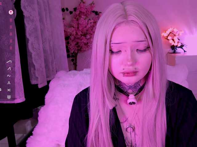 Leinbone's BongaCams show and profile