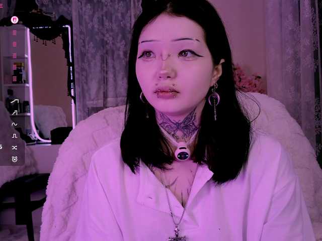 Leinbone's BongaCams show and profile