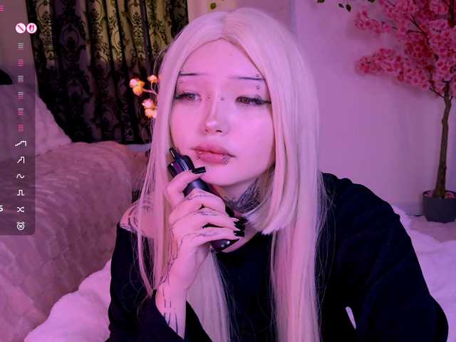 Leinbone's BongaCams show and profile