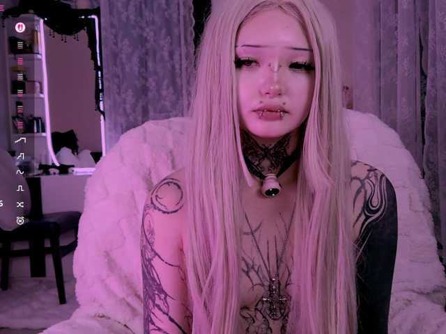 Leinbone's BongaCams show and profile