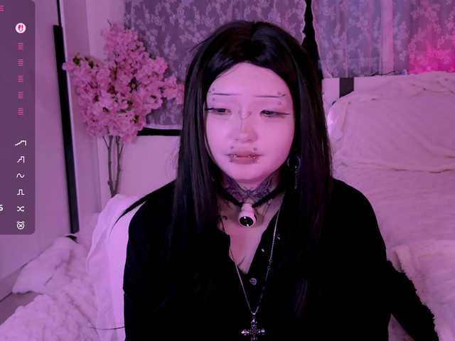 Leinbone's BongaCams show and profile